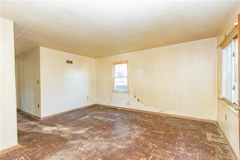 Cottage Hill Ave, Butler, PA 16001