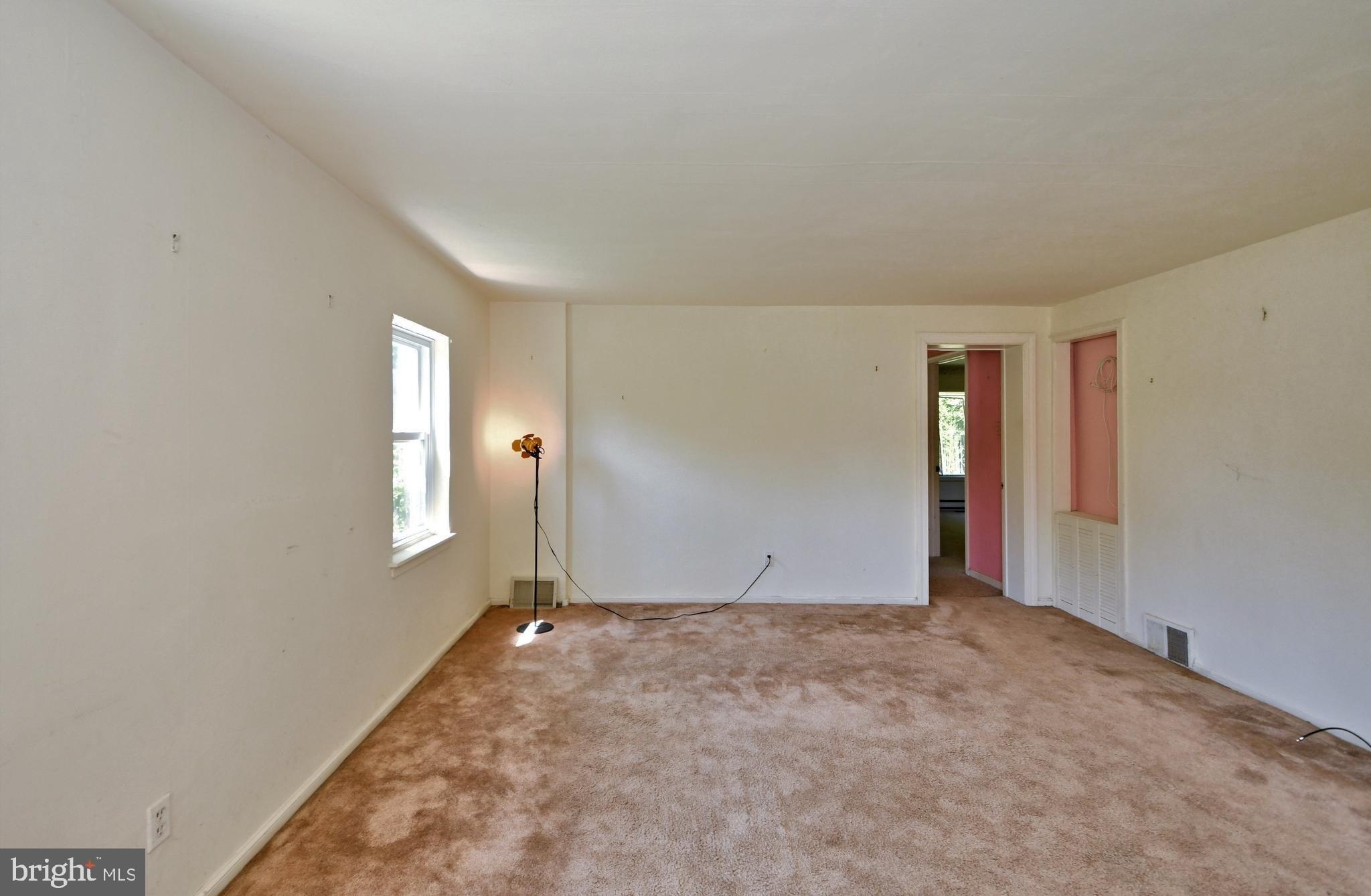 Montgomery Ave, Oreland, PA 19075