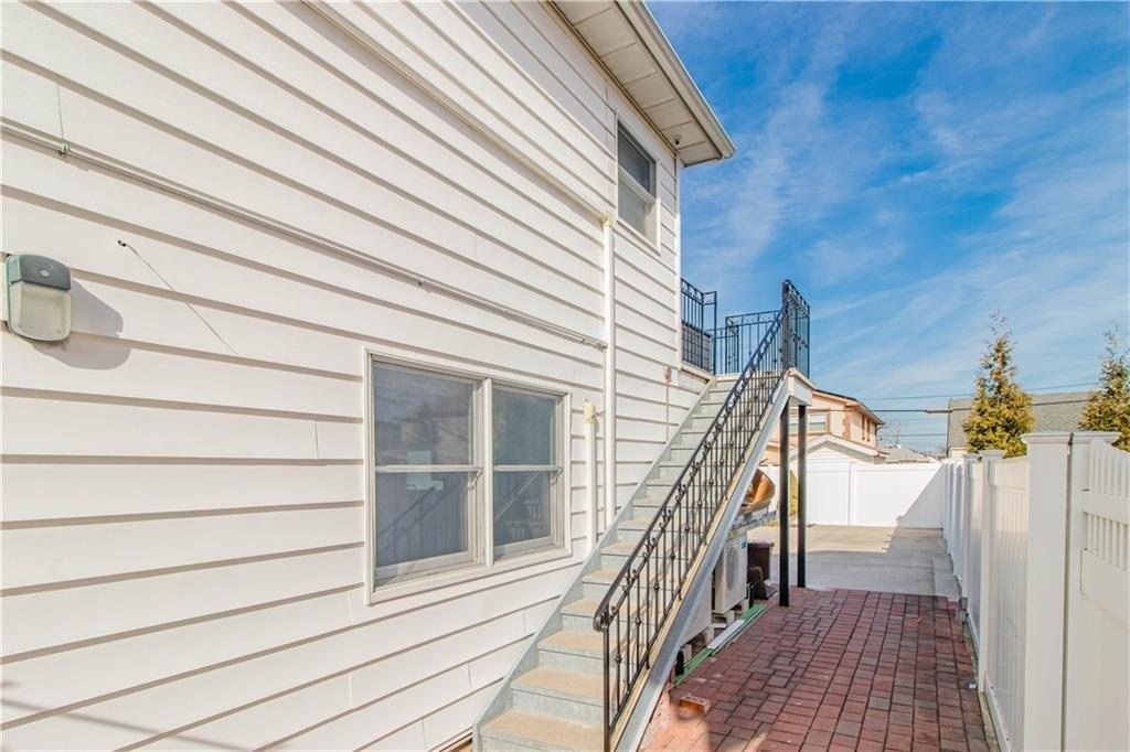 89th St, Howard Beach, NY 11414