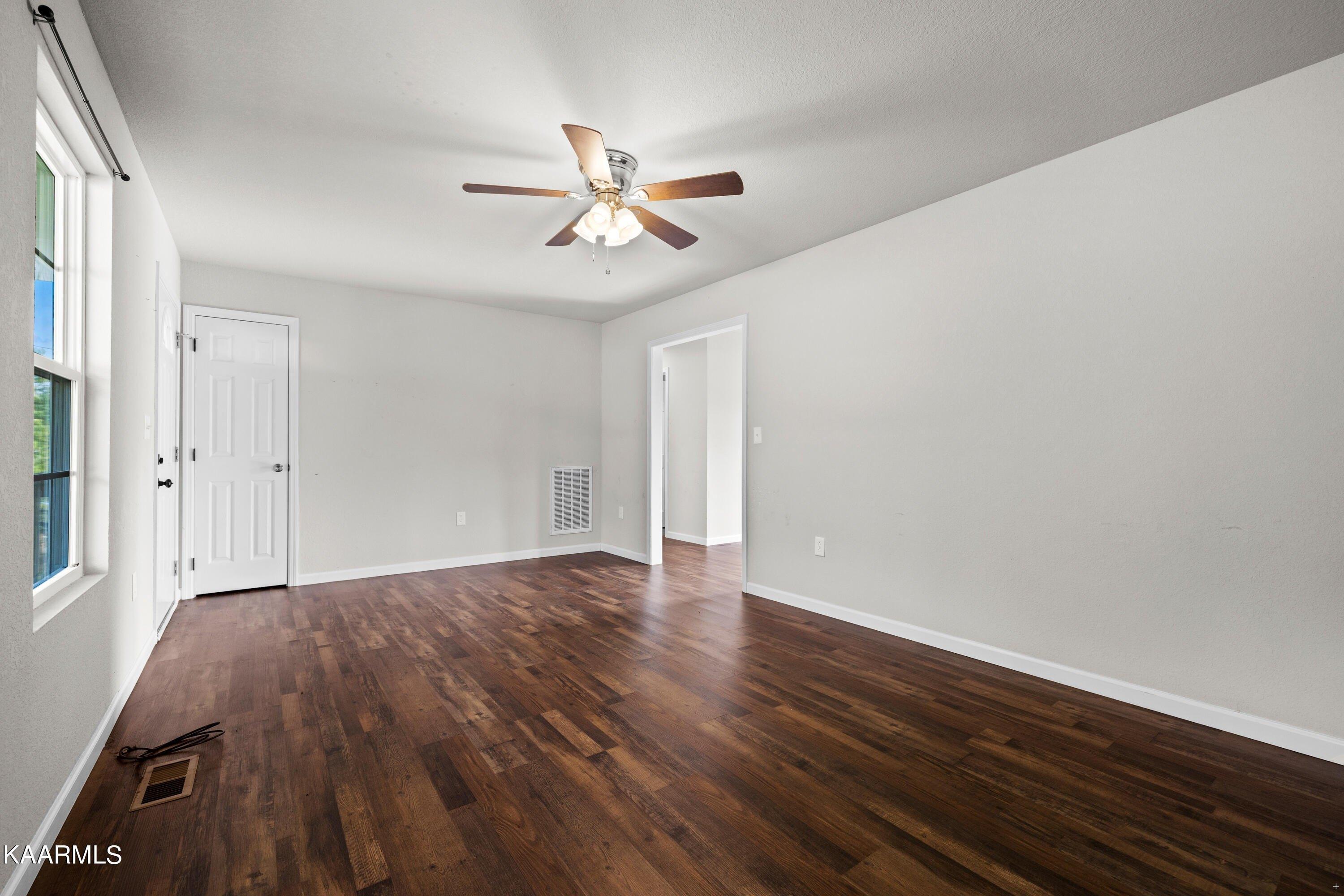 View Ln, La Follette, TN 37766