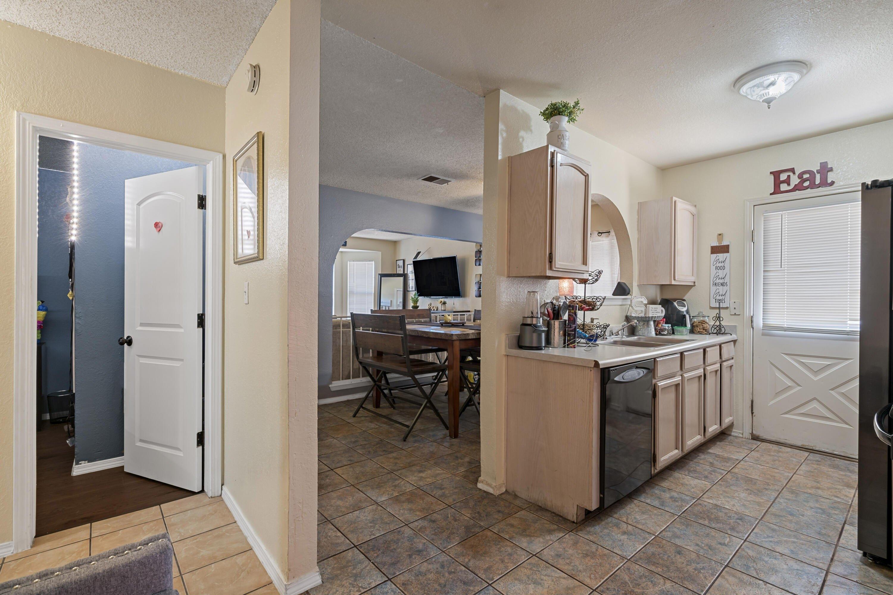 Castle Hill Cir, El Paso, TX 79936