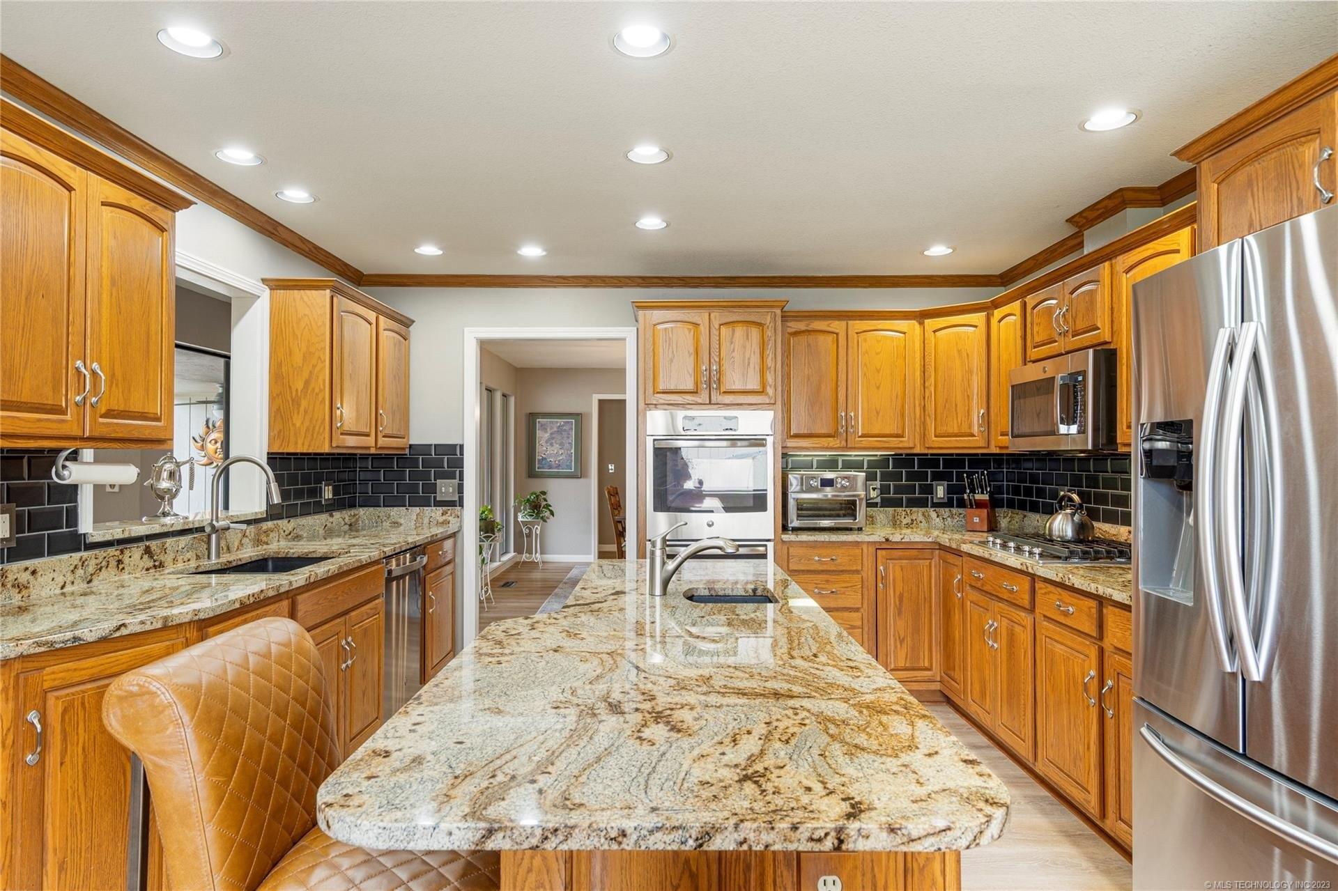 S Redbud Ave, Broken Arrow, OK 74011