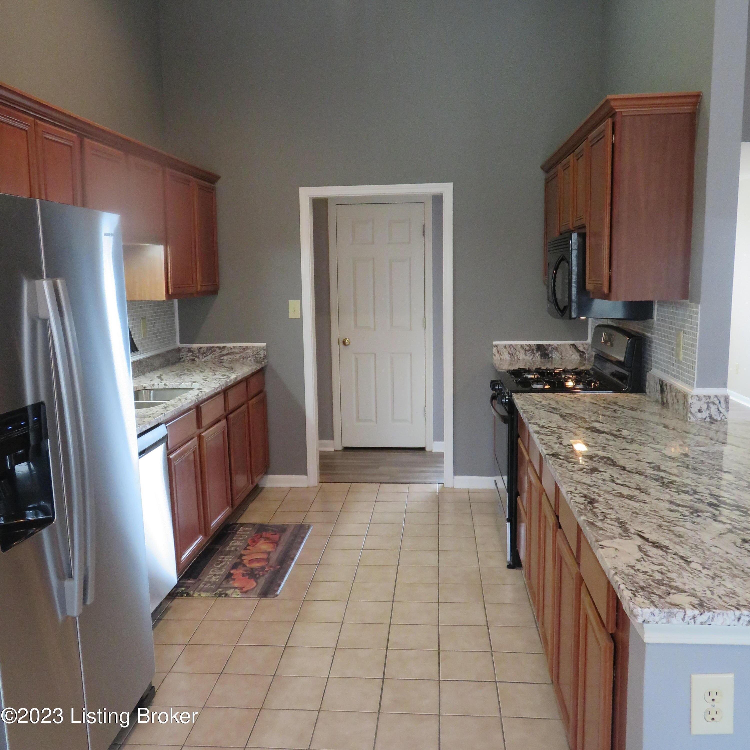 Silvermoon Ct, Louisville, KY 40241