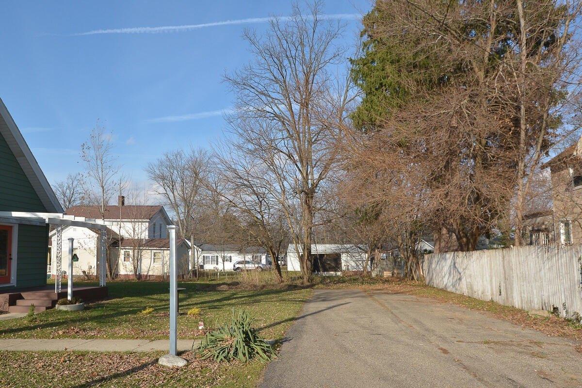 Elm St, Paw Paw, MI 49079