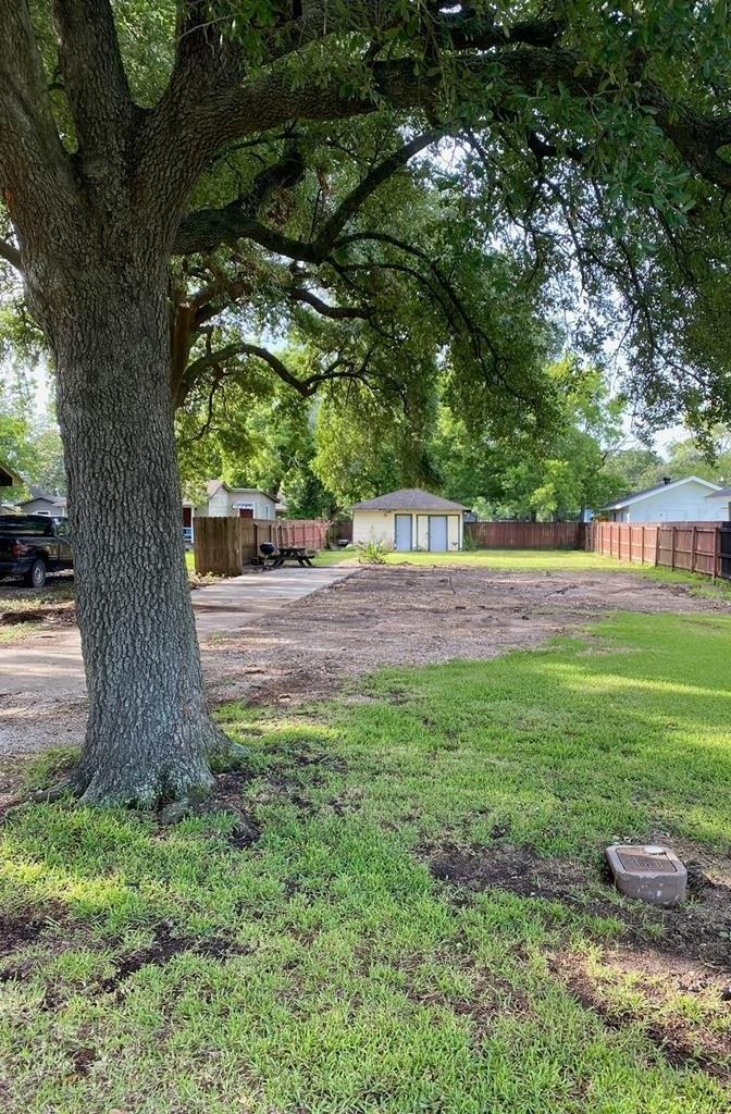 Armstrong Ave, Port Neches, TX 77651