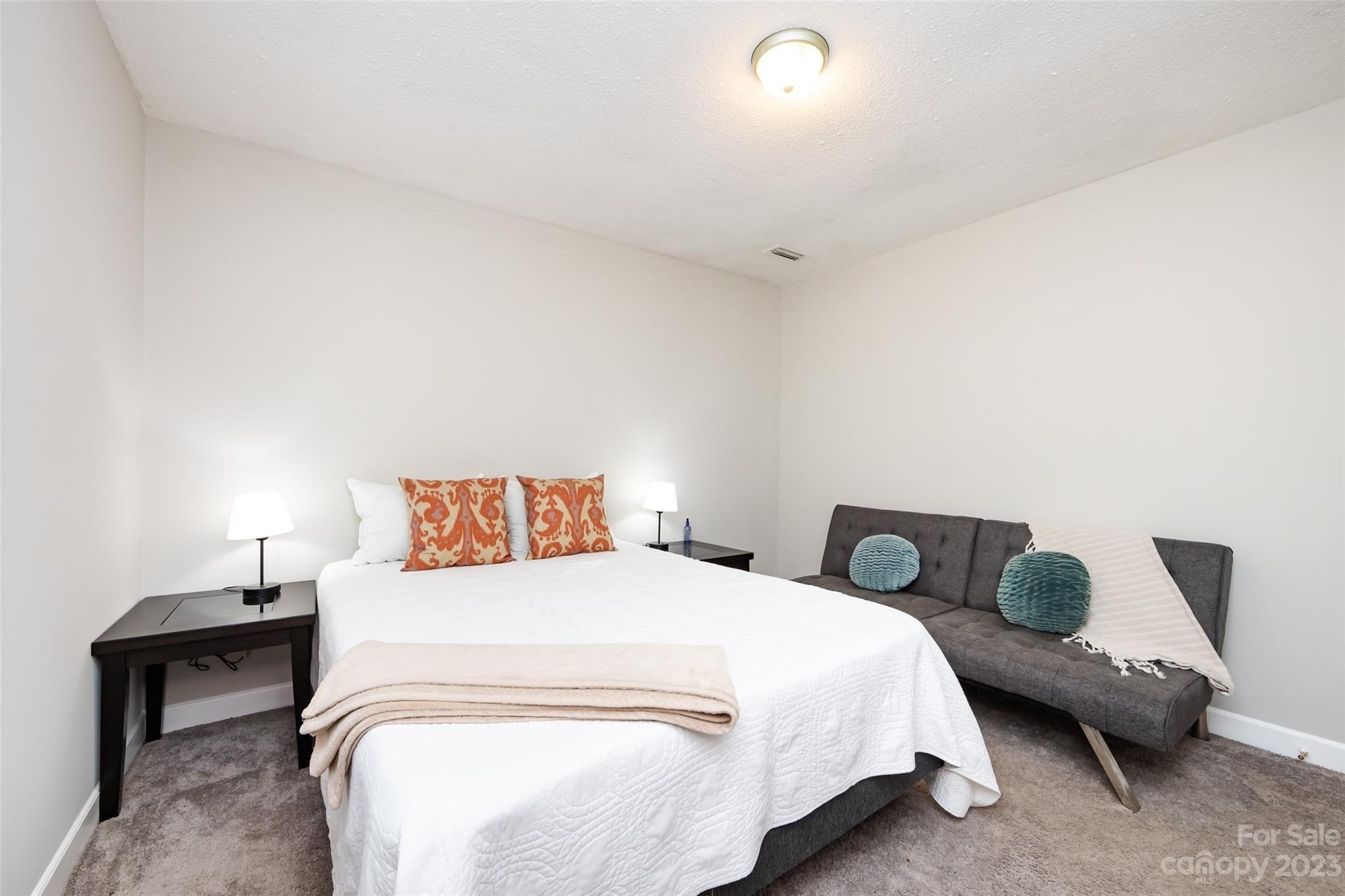 Cobbleridge Dr, Charlotte, NC 28215