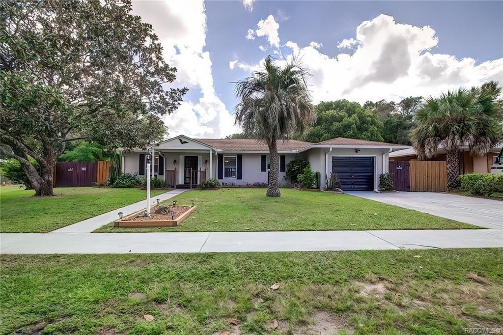 W Gardenia Dr, Citrus Springs, FL 34434