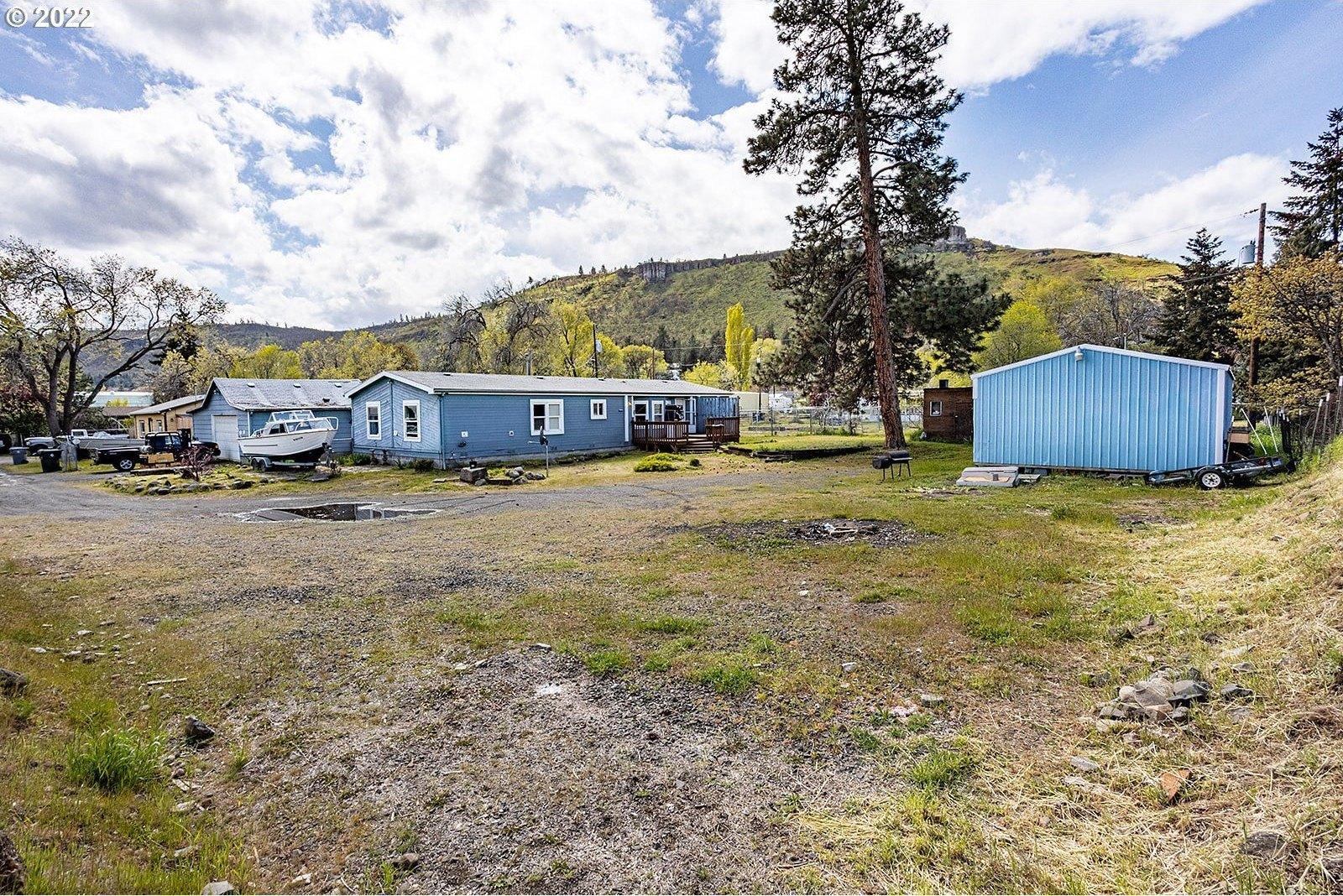 Irvine St W, The Dalles, OR 97058