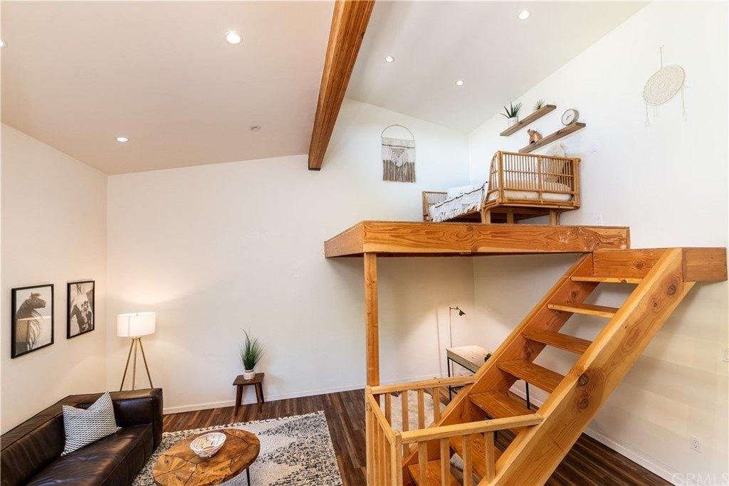 Coldwater Canyon Ave, Studio City, CA 91604