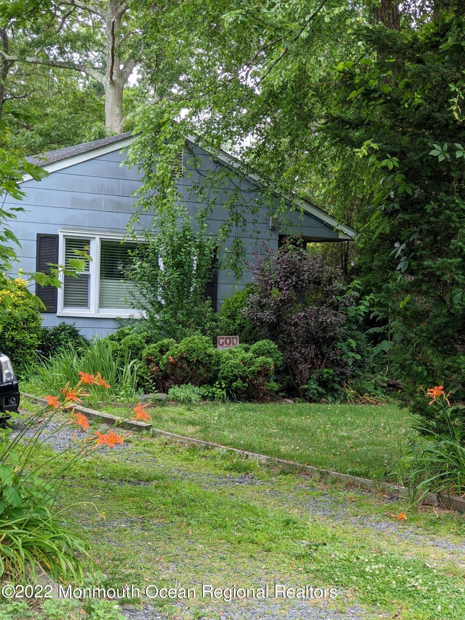 W 4th St, Howell, NJ 07731