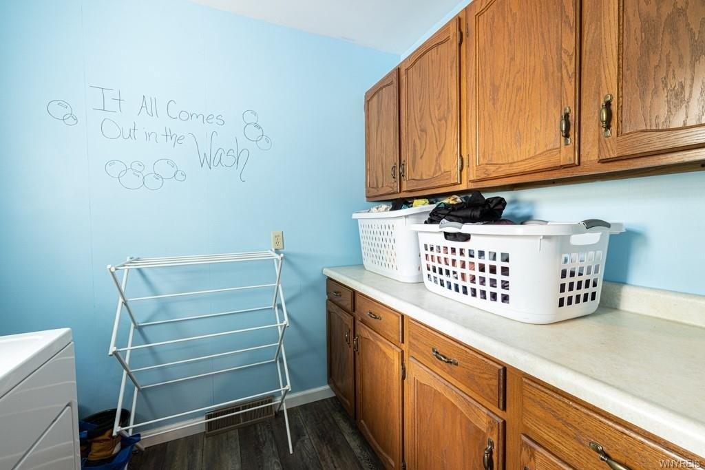 Oakwood Ln, Clarence, NY 14031