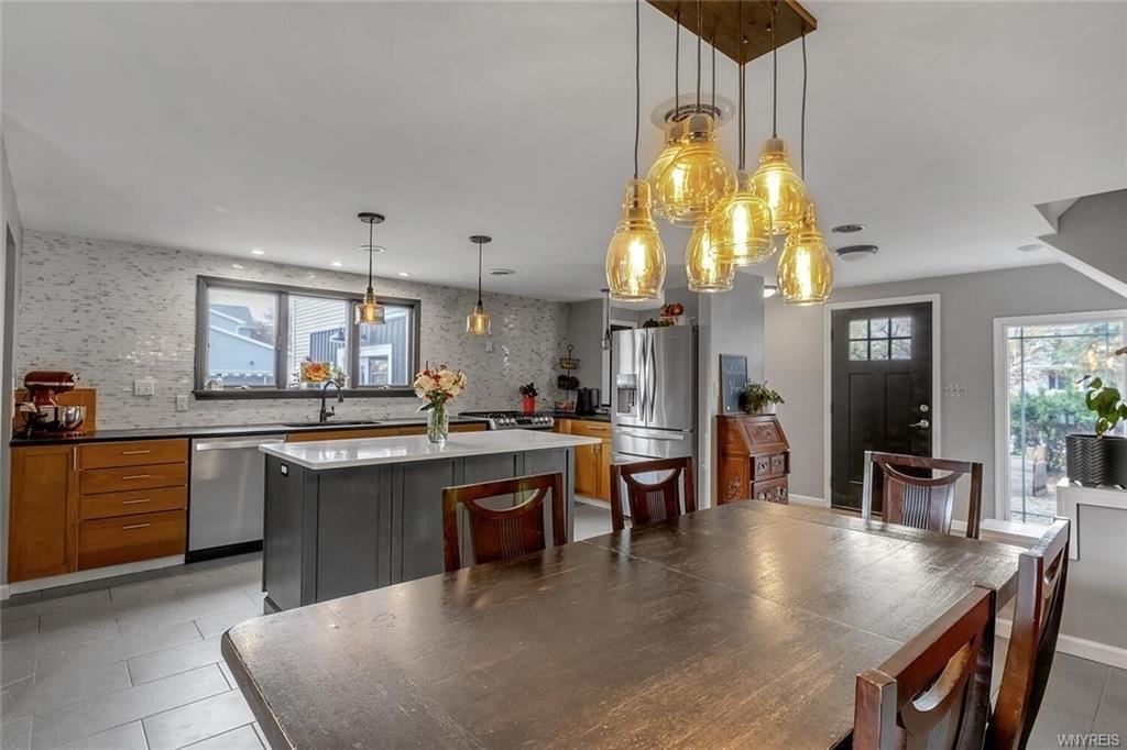 Thomas Fox Dr W, North Tonawanda, NY 14120