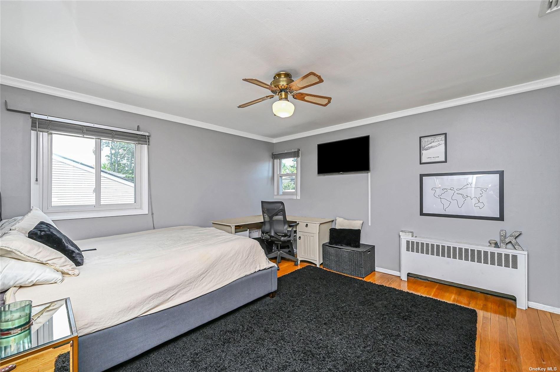 Wood Ln, Smithtown, NY 11787