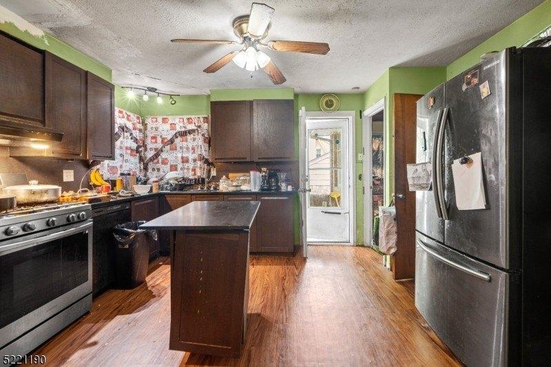 Mountainview Ave, East Orange, NJ 07018