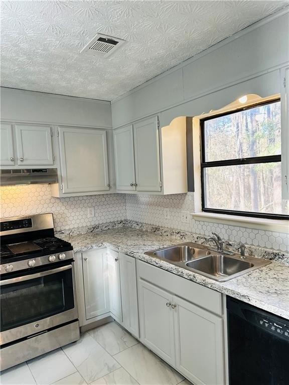 Deer Trce, Lithonia, GA 30038