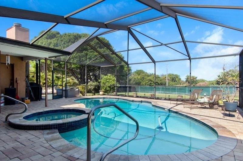 Oakhurst Dr, Seminole, FL 33772