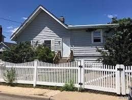 Van Buren Pl, Baldwin, NY 11510