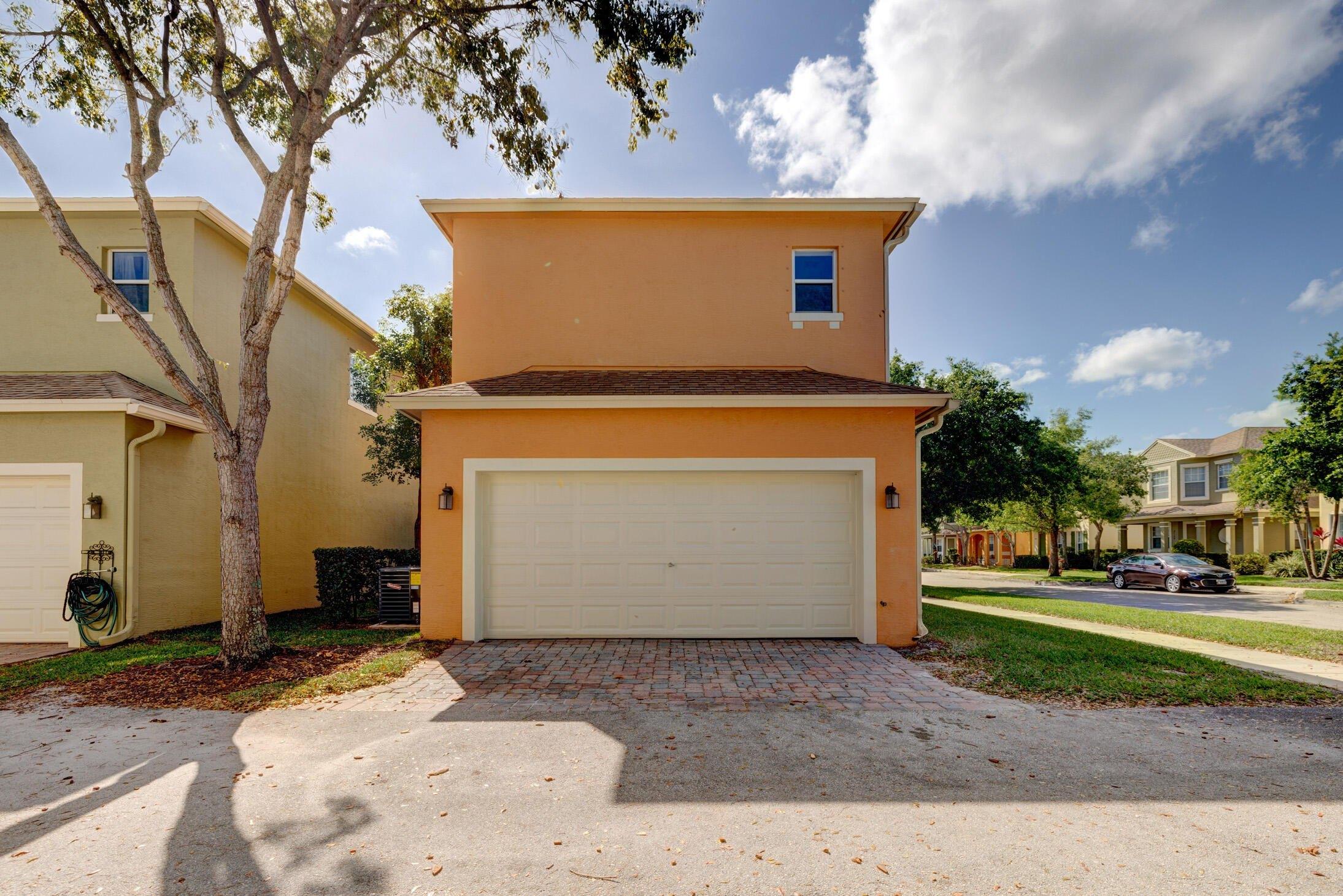 Se June Park Dr, Port Saint Lucie, FL 34952