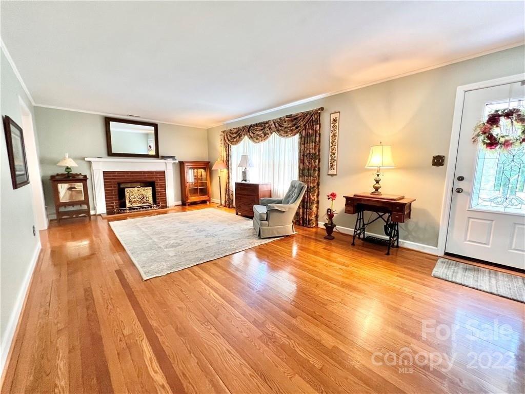 Taubrook Pl Nw, Lenoir, NC 28645