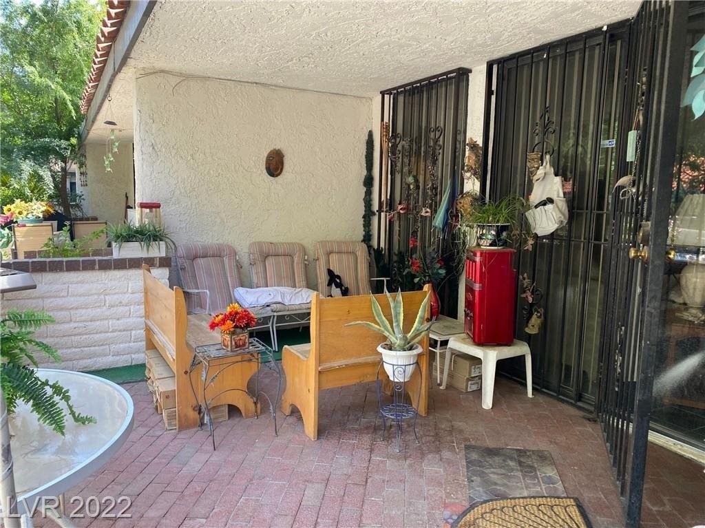 Manzano Cir, Las Vegas, NV 89121