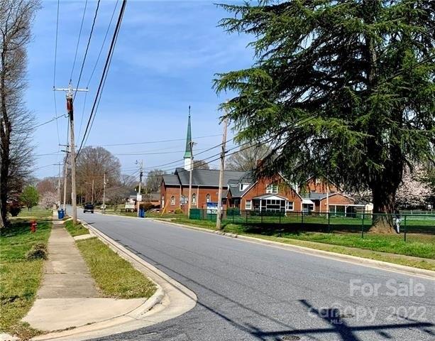 N Main Ave, Maiden, NC 28650