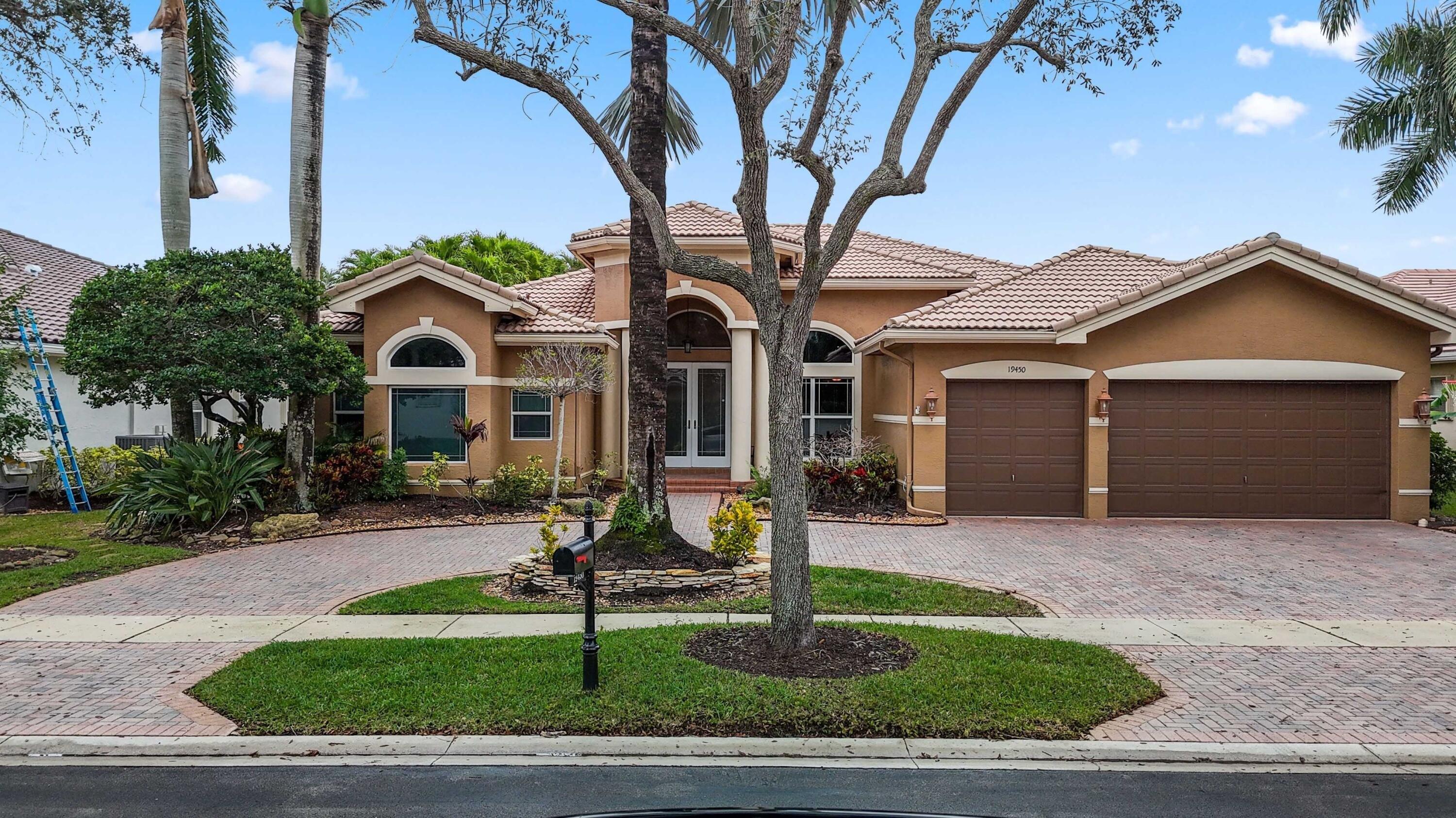 Saturnia Lakes Dr, Boca Raton, FL 33498