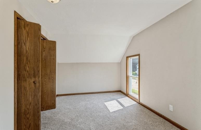 W North Water St, New London, WI 54961