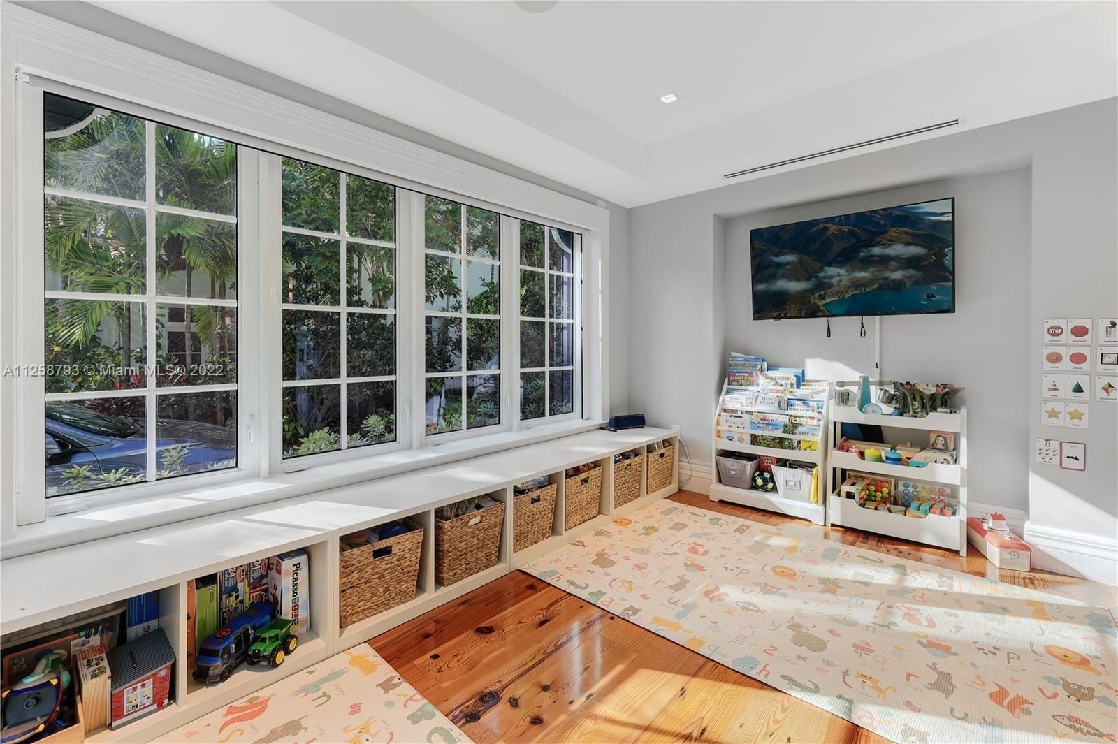 Alhambra Cir, Coral Gables, FL 33134