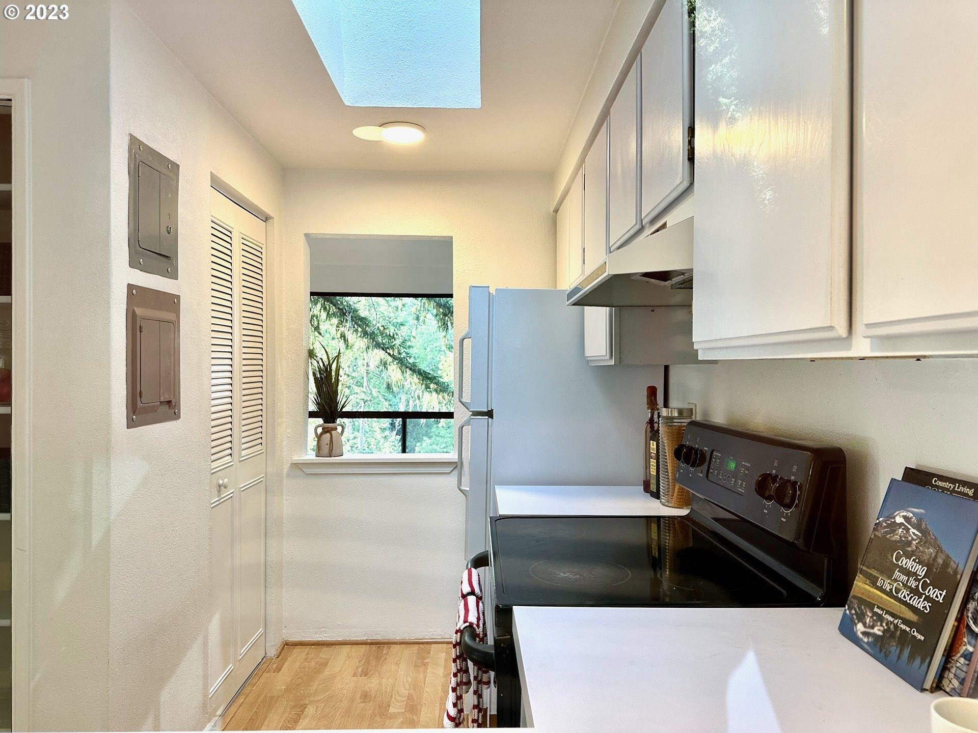 Stonewood Dr, Eugene, OR 97405