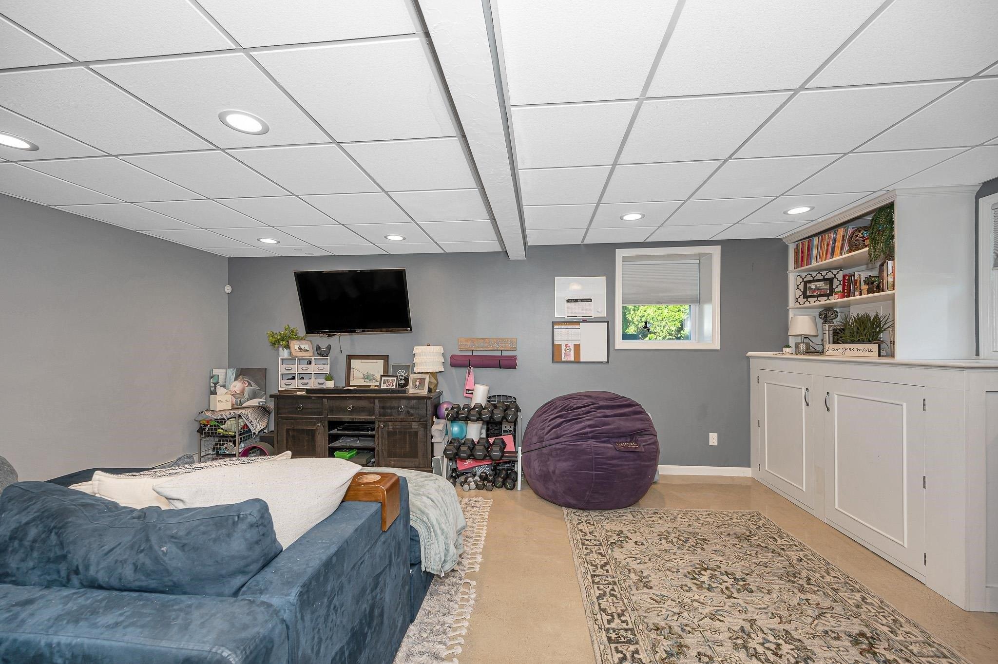 Yarmouth Dr, Nashua, NH 03062