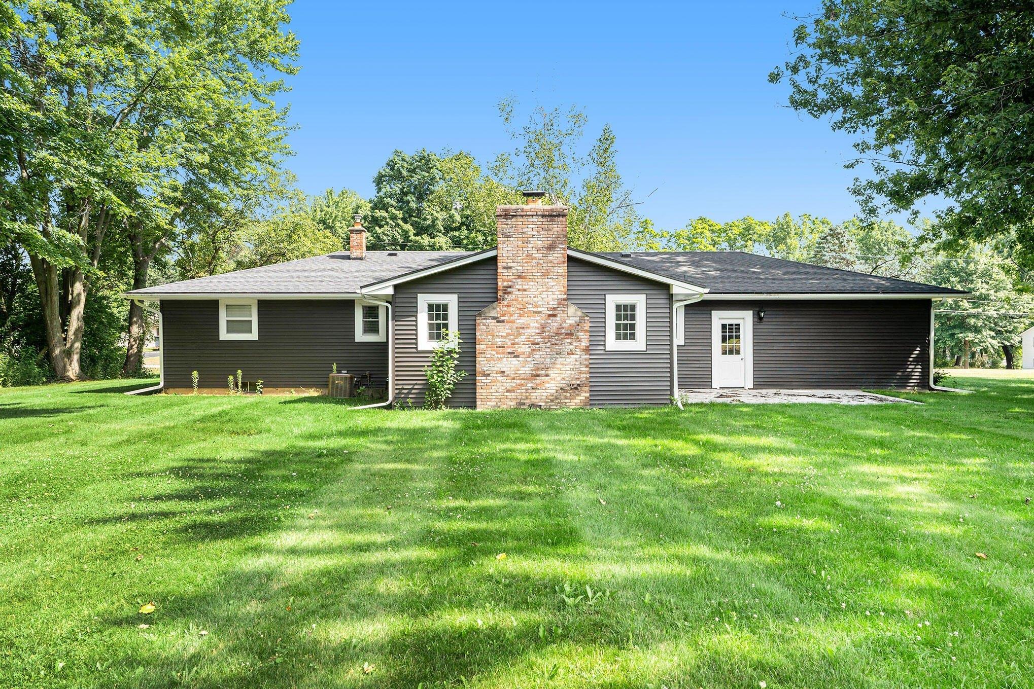 Crescent Dr, Zeeland, MI 49464