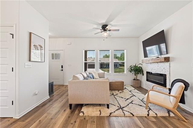 Ne Ash St, Oak Grove, MO 64075