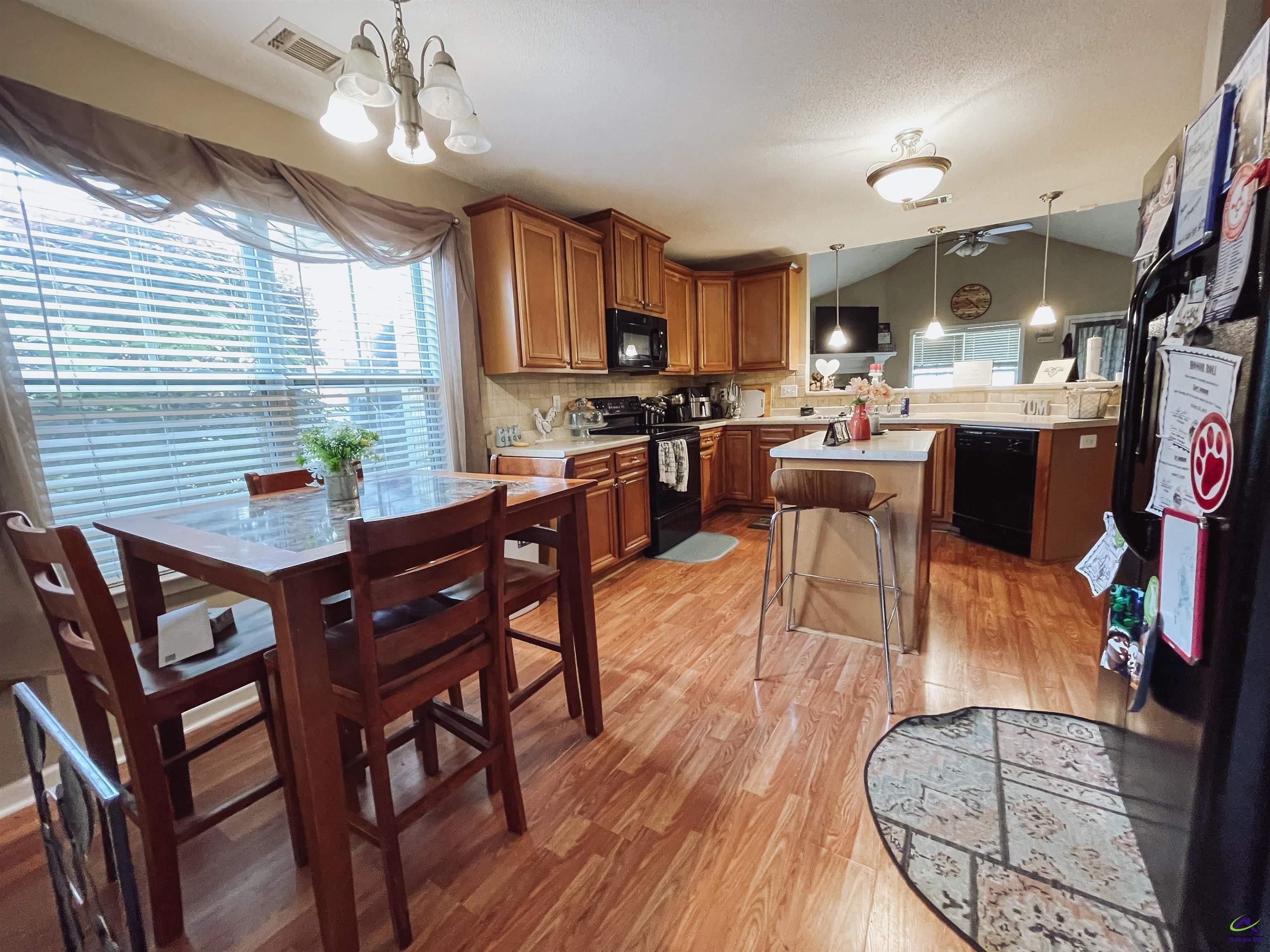 Latham Dr, Warner Robins, GA 31088