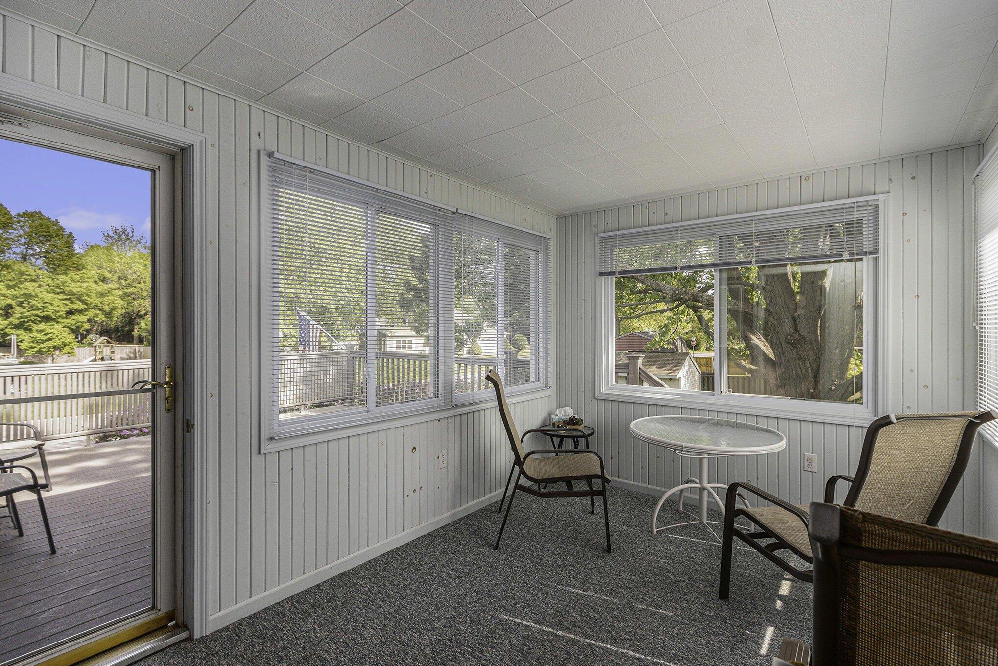 Enola Ave, Kalamazoo, MI 49048