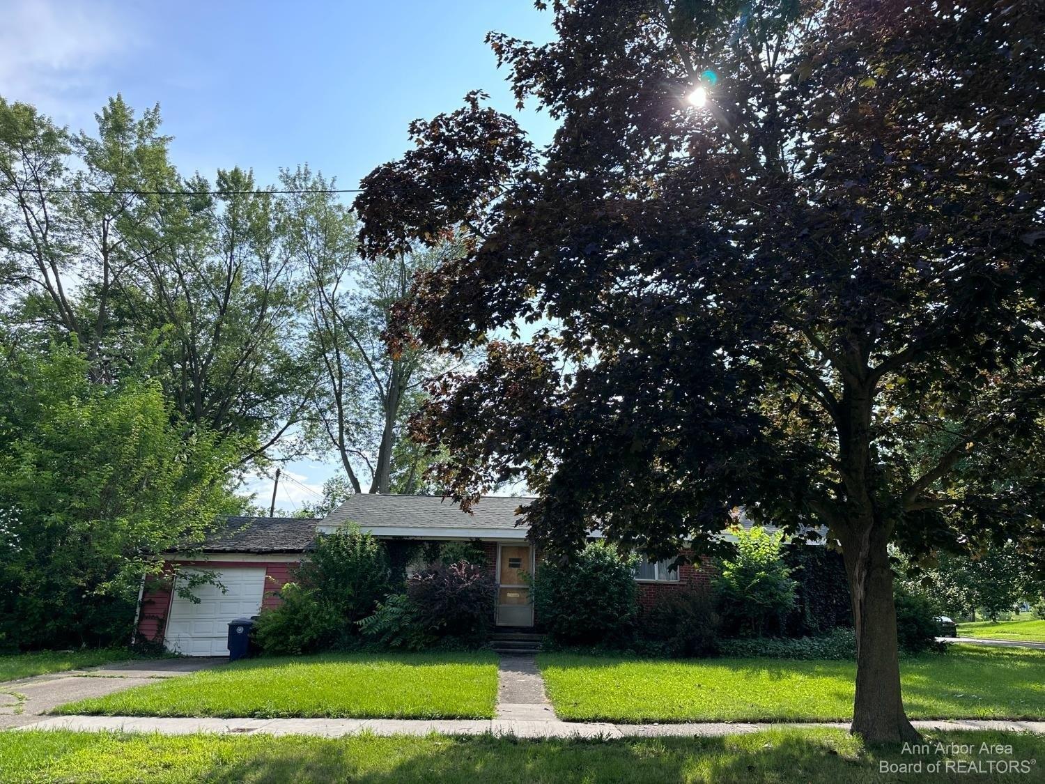 Faye Dr, Ann Arbor, MI 48103