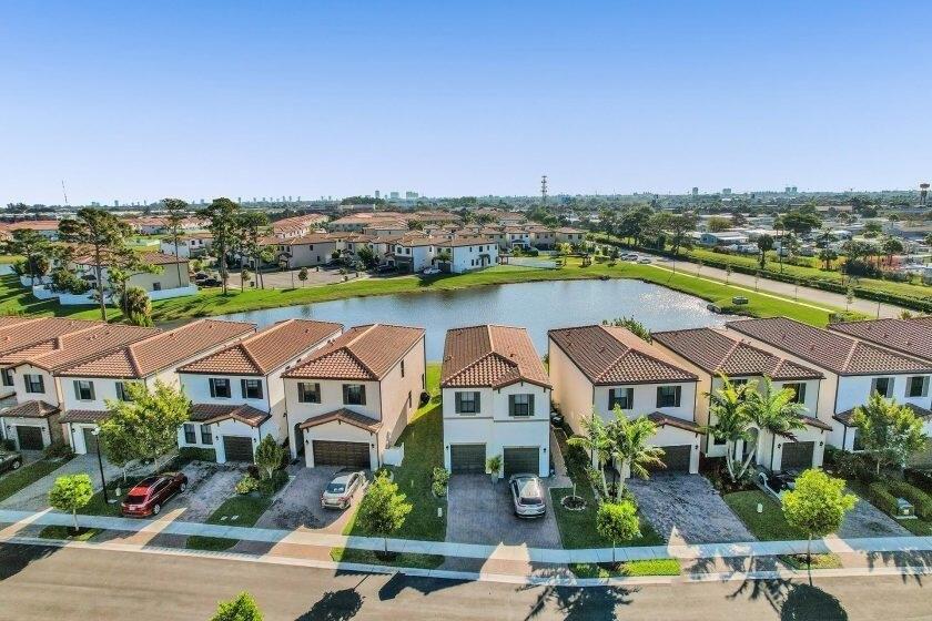 Napoli Lake Dr, Riviera Beach, FL 33410