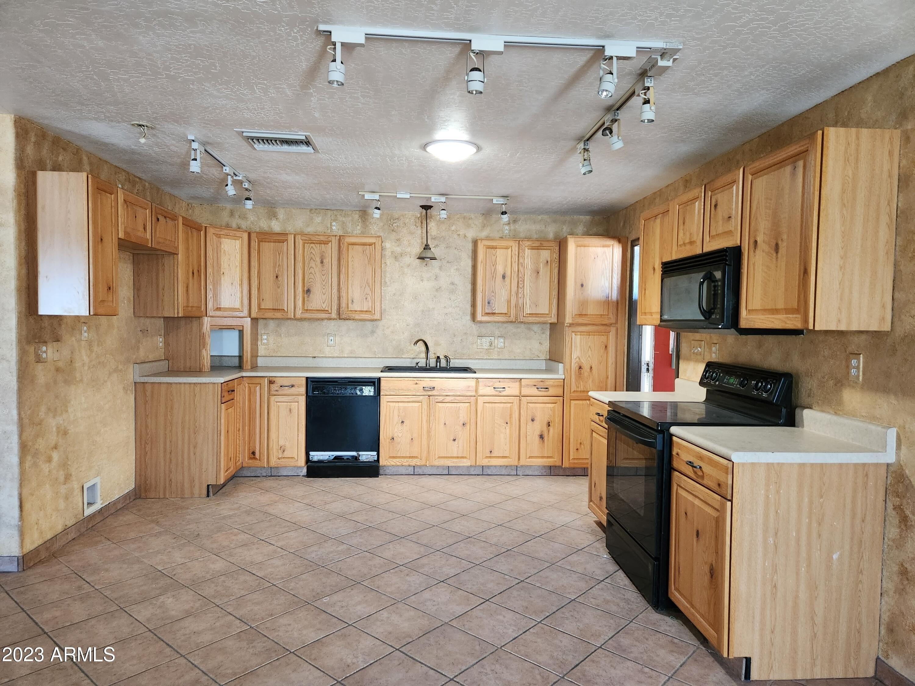 E Holiday Dr, Mesa, AZ 85215