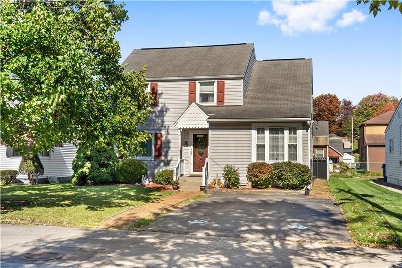 Plymouth Ln, Ellwood City, PA 16117