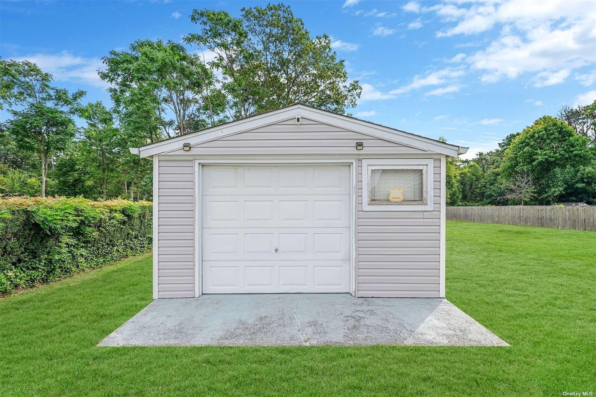 Joselson Ave, Bay Shore, NY 11706