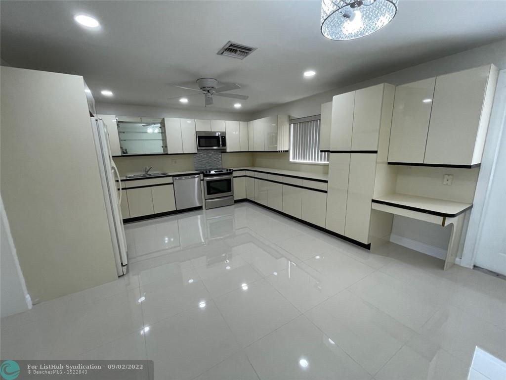 Ne 17th Ave, Pompano Beach, FL 33064