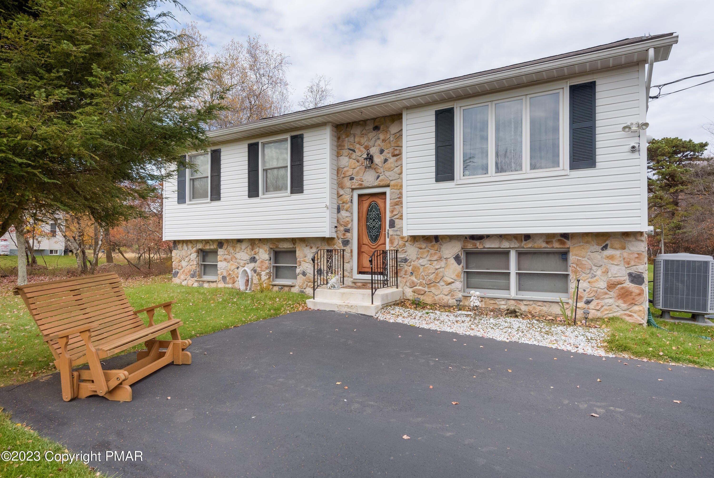 Sun Valley Dr, Blakeslee, PA 18610