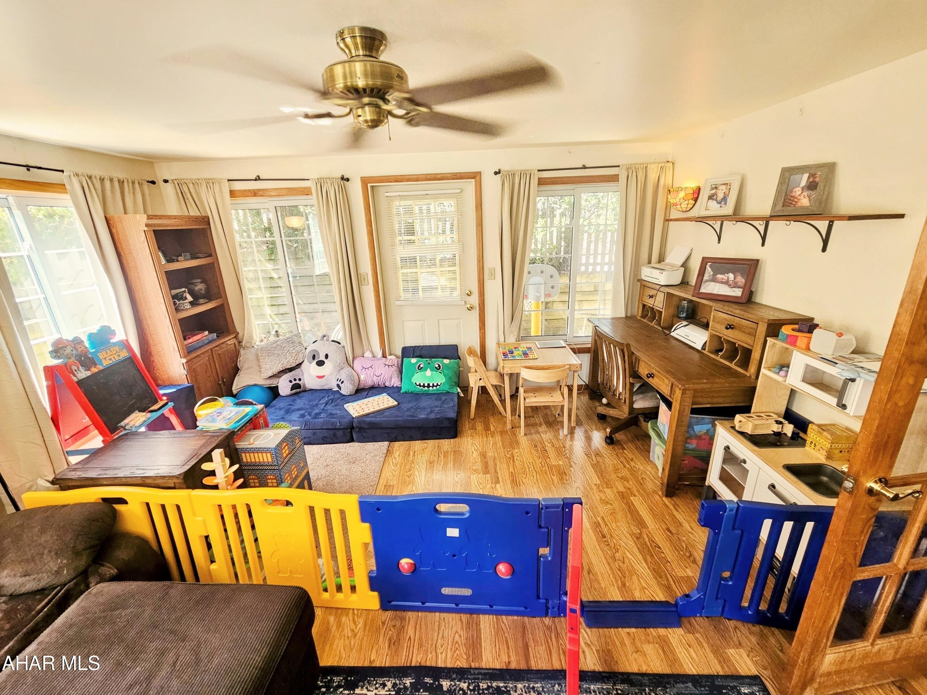 Elizabeth St, Houtzdale, PA 16651