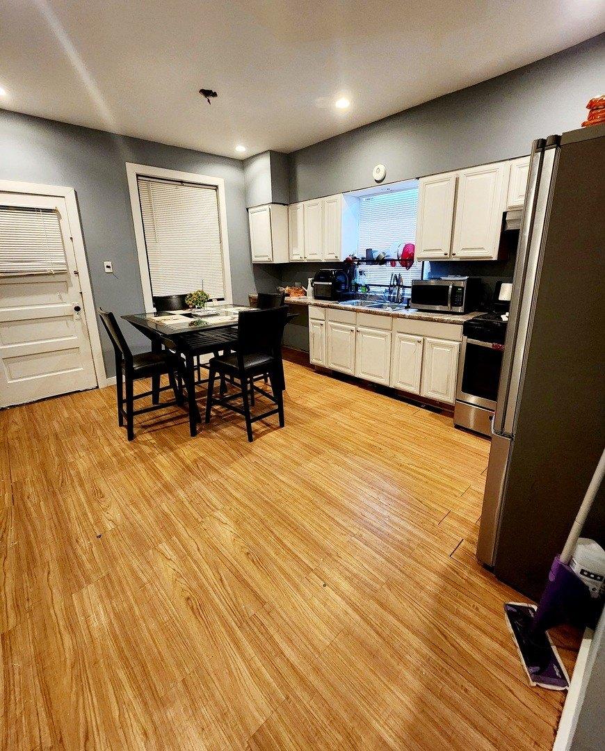 W Crystal St, Chicago, IL 60651