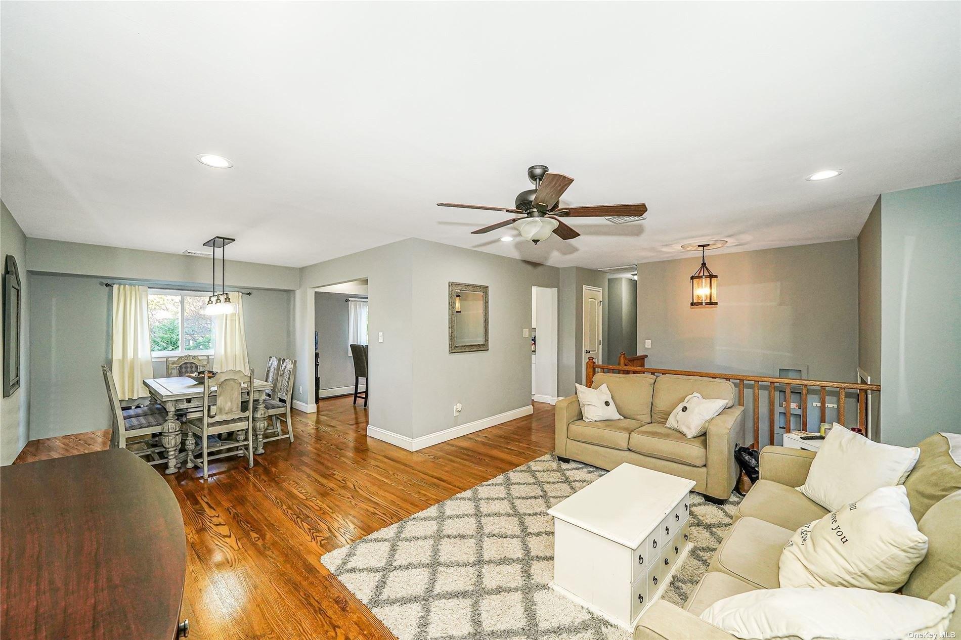 Madison Ave, West Islip, NY 11795