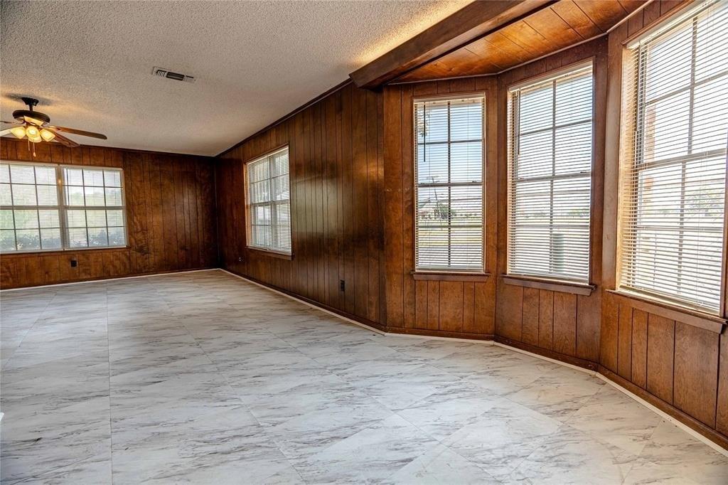 E Franklin St, Hillsboro, TX 76645