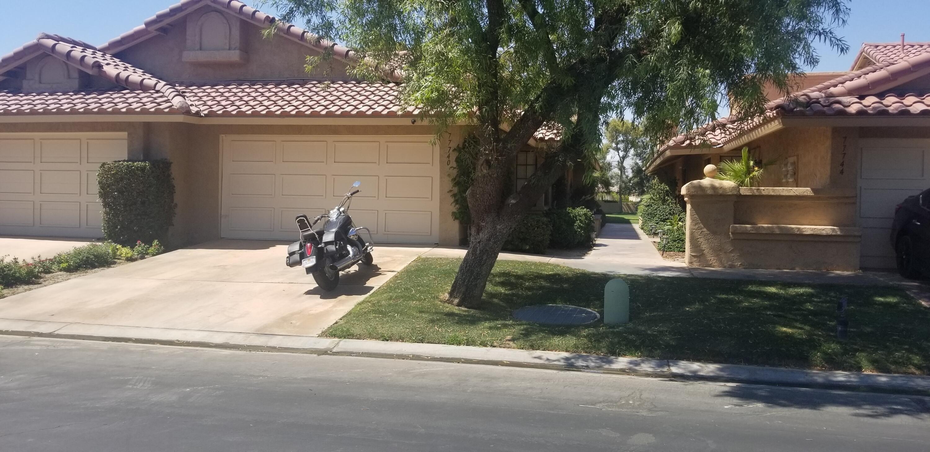 Woodhaven Dr N, Palm Desert, CA 92211