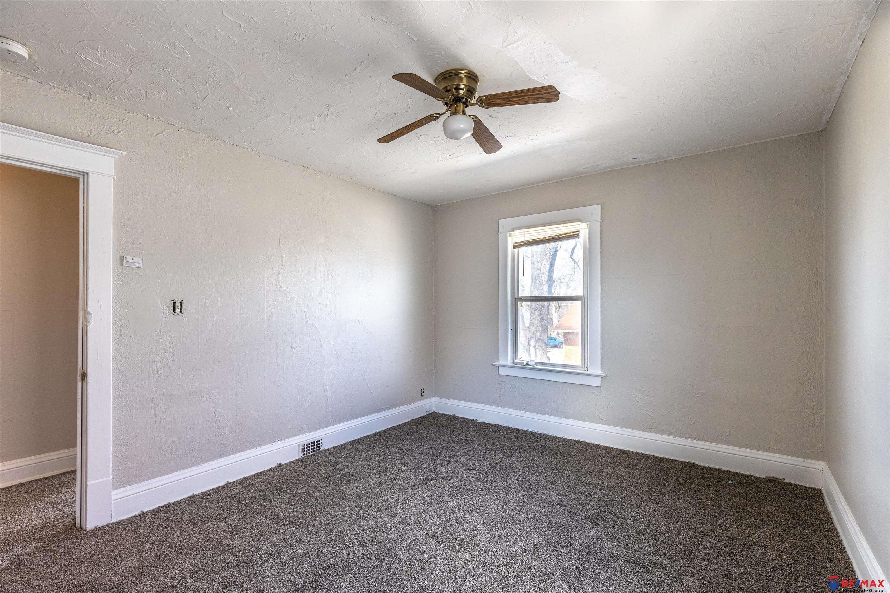 Pinkney St, Omaha, NE 68111