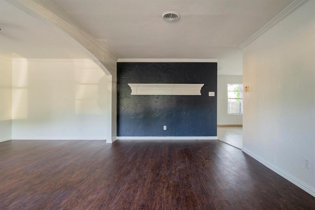 Oakwood Ln, Balch Springs, TX 75180
