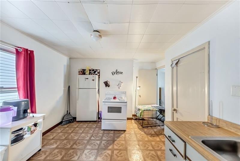 6th Ave, Beaver Falls, PA 15010