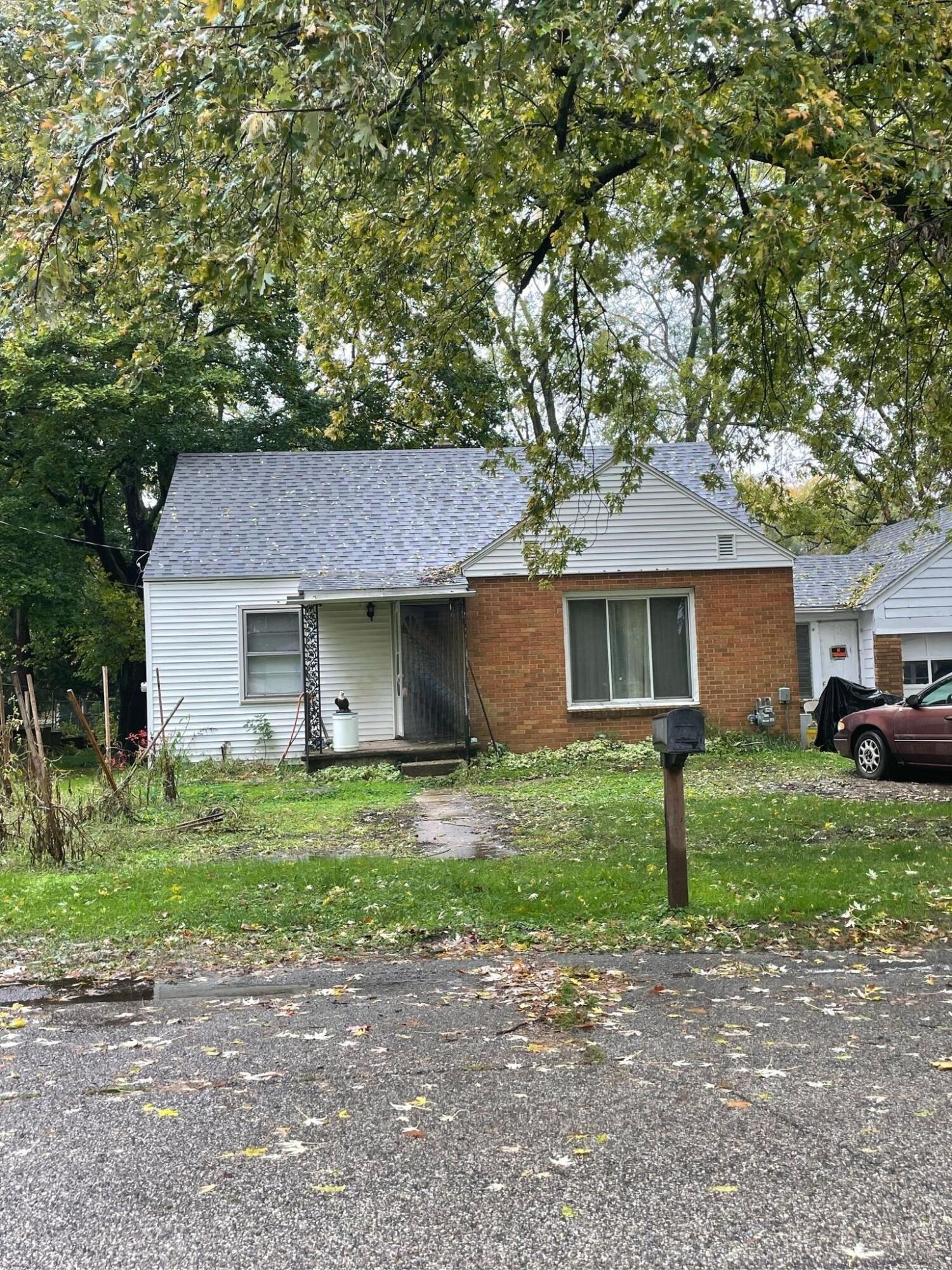 Hillcrest Ave Nw, Grand Rapids, MI 49504